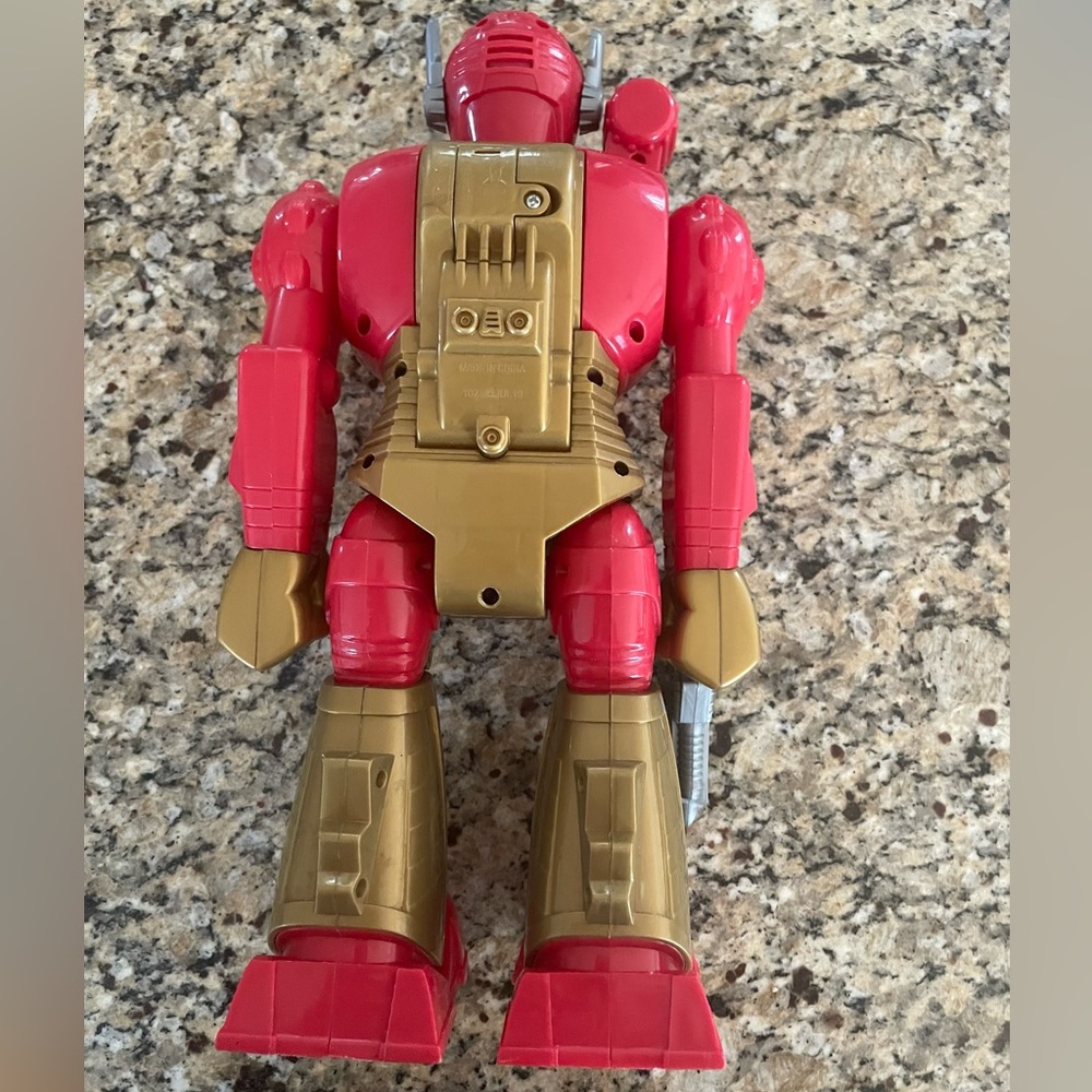 Red & Gold Action Figure - Picture 4 of 4